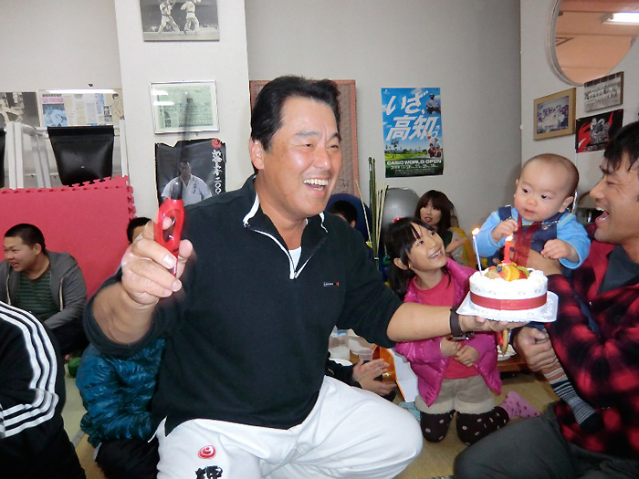 ��R�{�B���َ��ォ�瑱���u�O�D����`���̒��̐�������v (2011�N12���x)