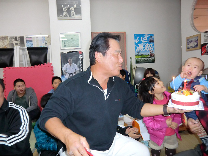 ��R�{�B���َ��ォ�瑱���u�O�D����`���̒��̐�������v (2011�N12���x)