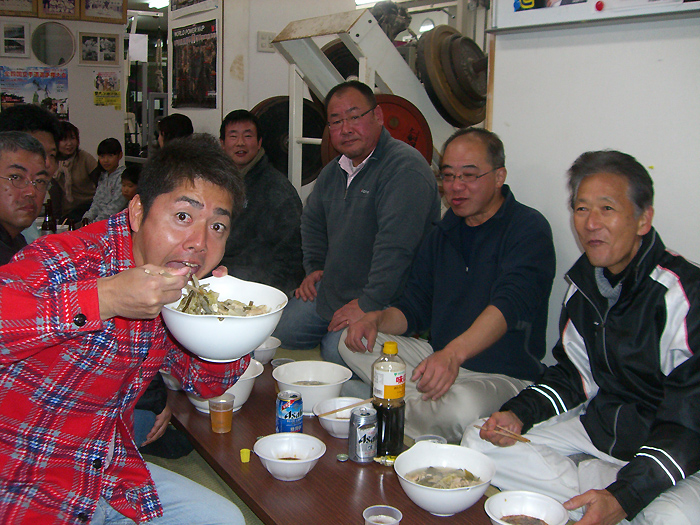 ��R�{�B���َ��ォ�瑱���u�O�D����`���̒��̐�������v (2011�N12���x)