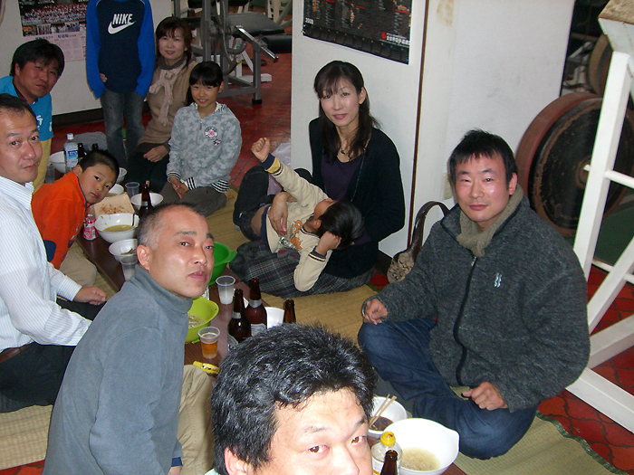 ��R�{�B���َ��ォ�瑱���u�O�D����`���̒��̐�������v (2011�N12���x)
