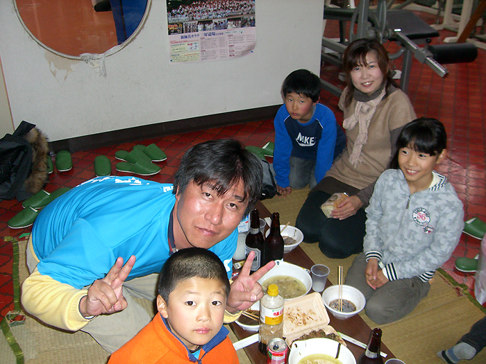 ��R�{�B���َ��ォ�瑱���u�O�D����`���̒��̐�������v (2011�N12���x)