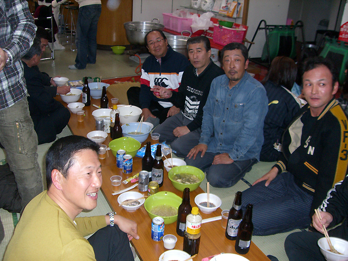 ��R�{�B���َ��ォ�瑱���u�O�D����`���̒��̐�������v (2011�N12���x)