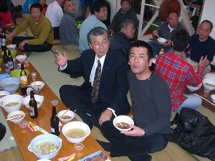 ��R�{�B���َ��ォ�瑱���u�O�D����`���̒��̐�������v (2011�N12���x)