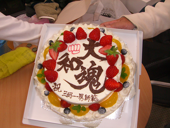��R�{�B���َ��ォ�瑱���u�O�D����`���̒��̐�������v (2011�N12���x)