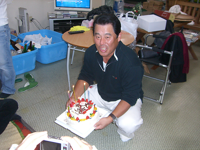 ��R�{�B���َ��ォ�瑱���u�O�D����`���̒��̐�������v (2011�N12���x)