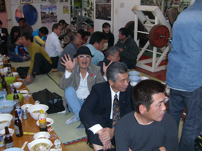 ��R�{�B���َ��ォ�瑱���u�O�D����`���̒��̐�������v (2011�N12���x)